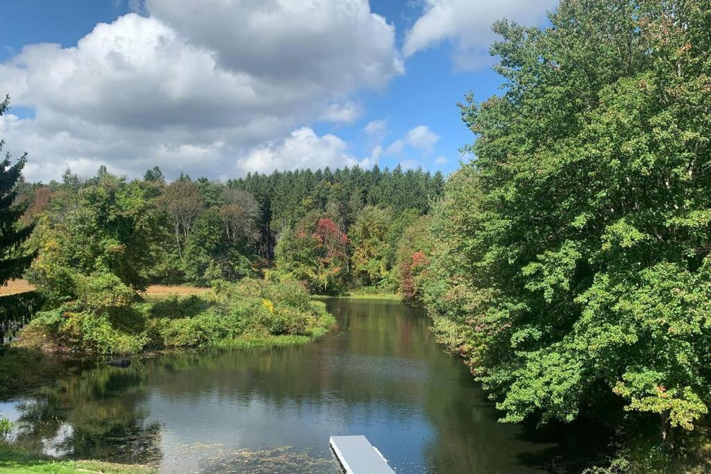 Gorgeous Poconos Springtime By The Lake! Henryville Exteriör bild